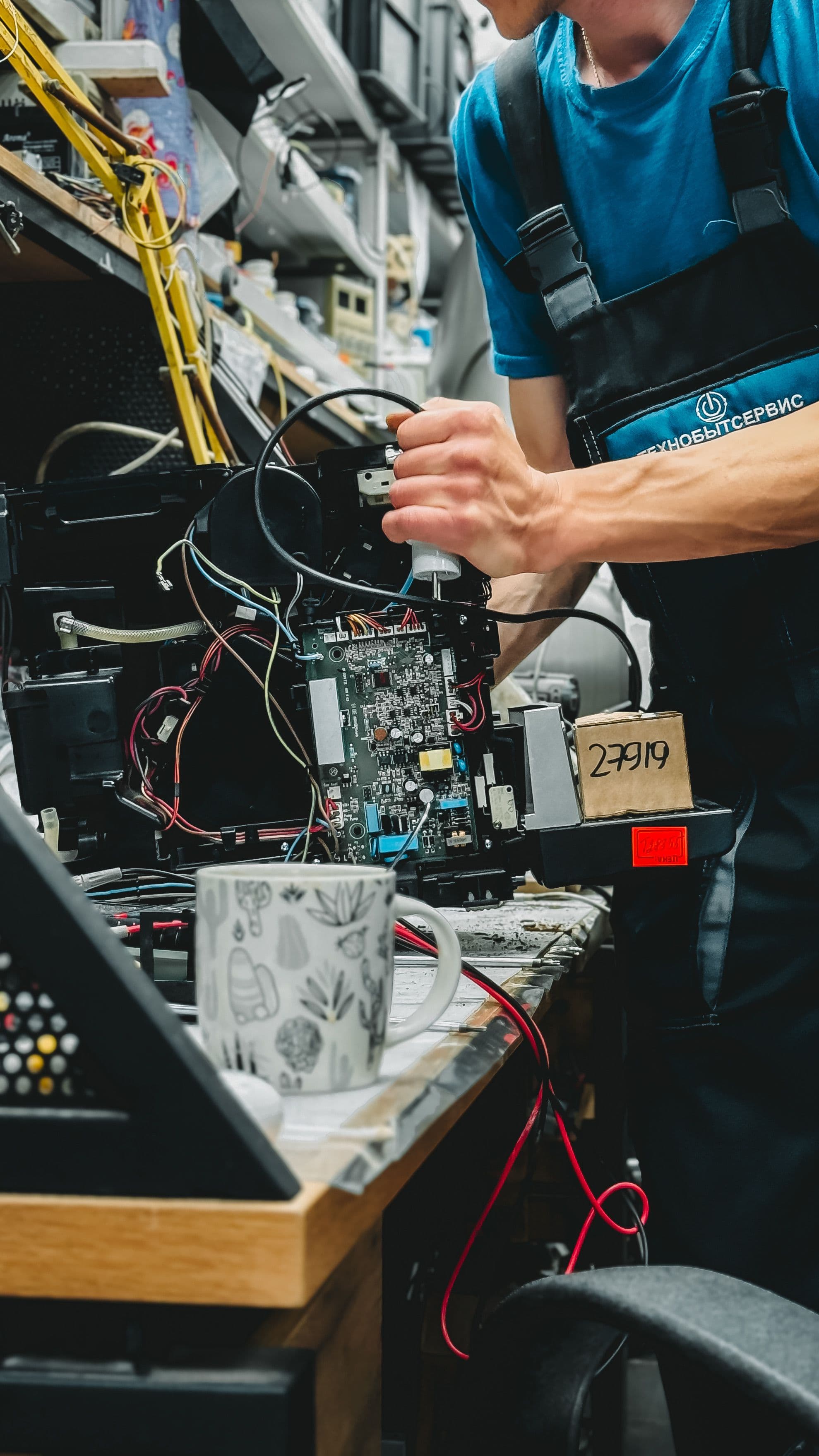 Técnico reparando impresora CDMX